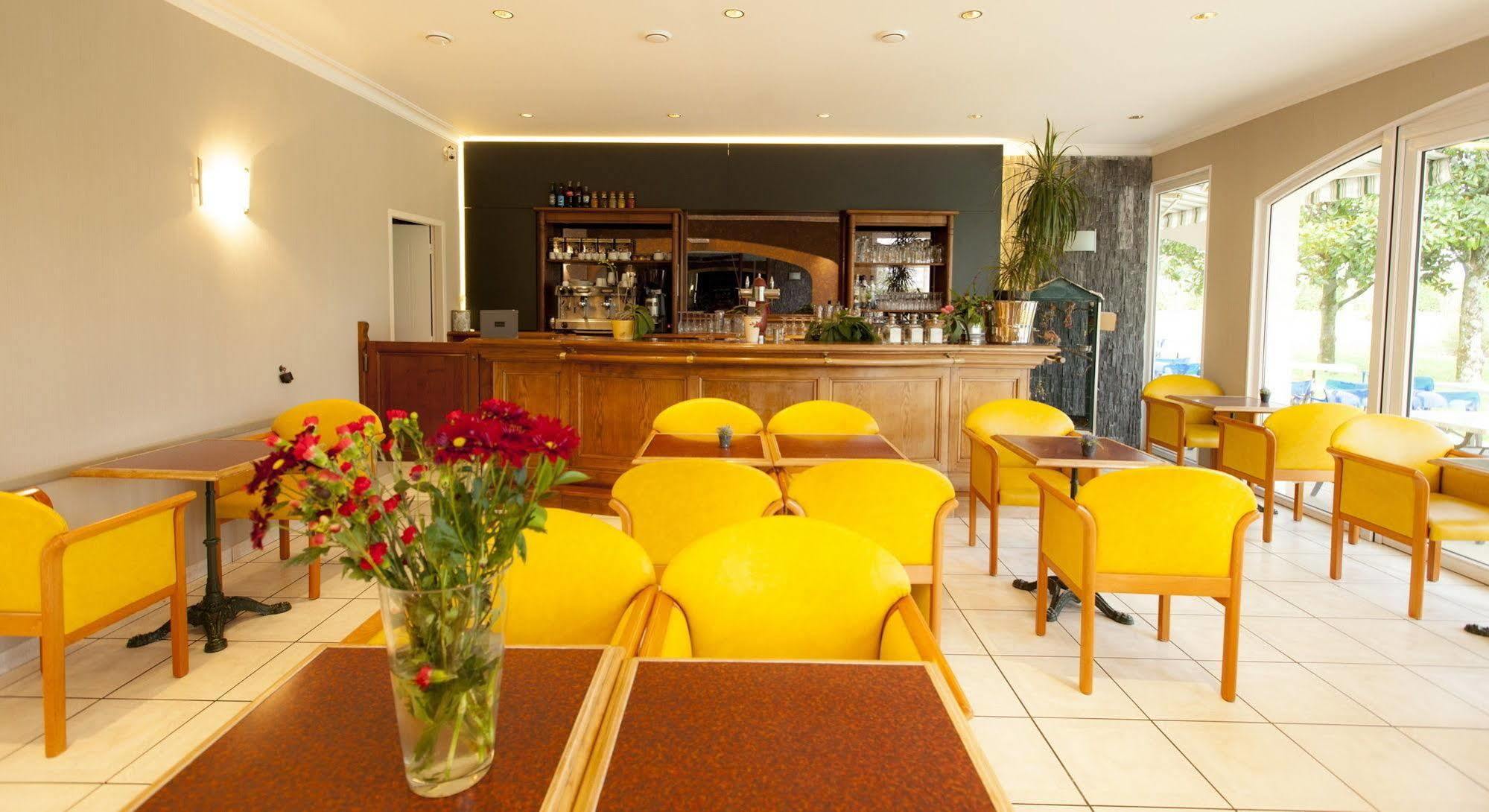 Alysson Hotel Oloron-Sainte-Marie Buitenkant foto